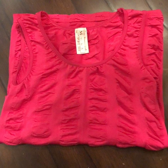 🆕💄Hot pink Stretchy puckered vertical stripe stretch tank camisole top - Picture 5 of 8